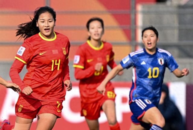 关于女足比赛中，中国队员赵某连入两球的信息